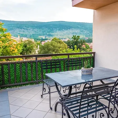 Apparition Hill דירה